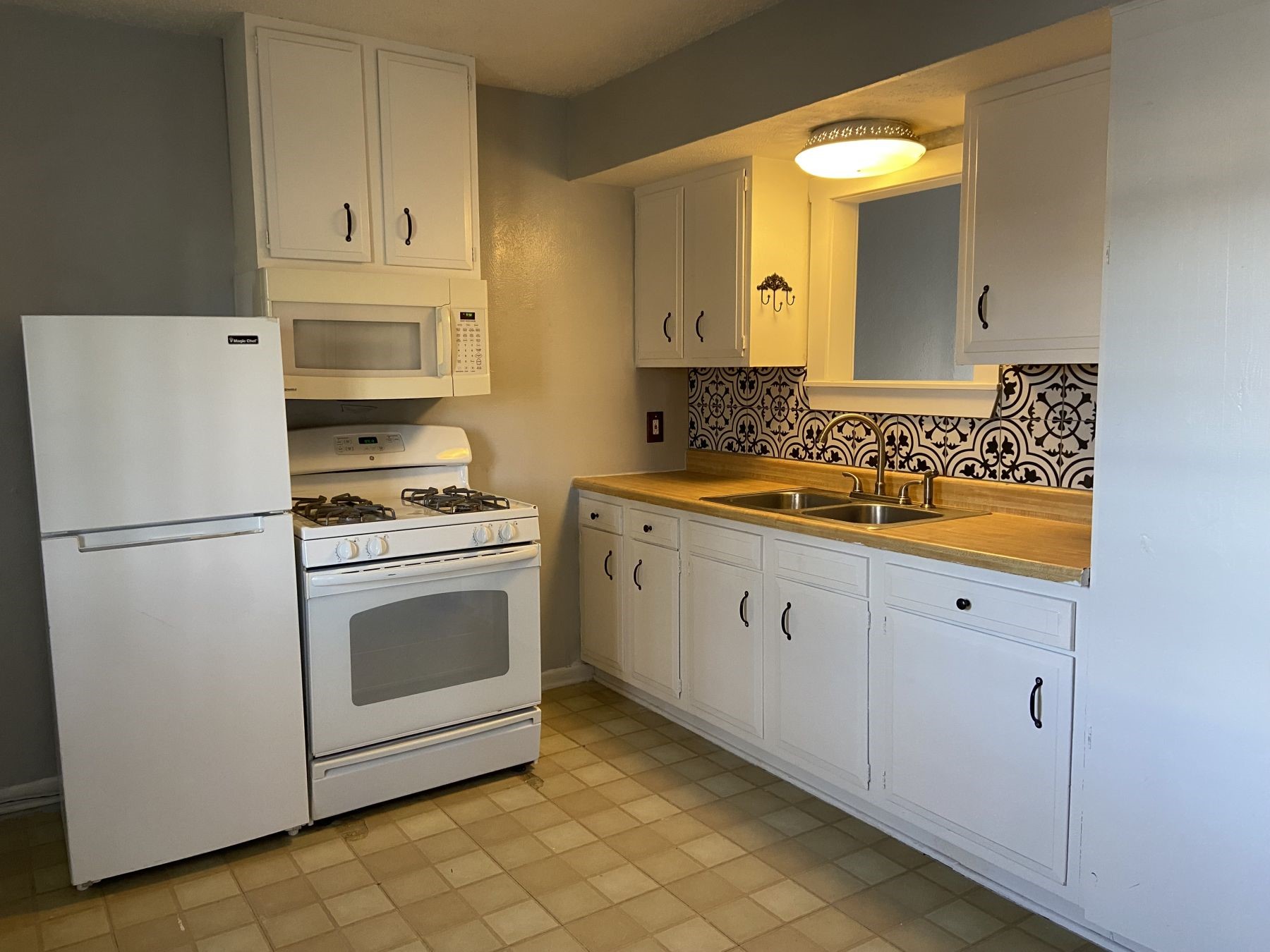 105 W Pine Street Whitewright TX 75491