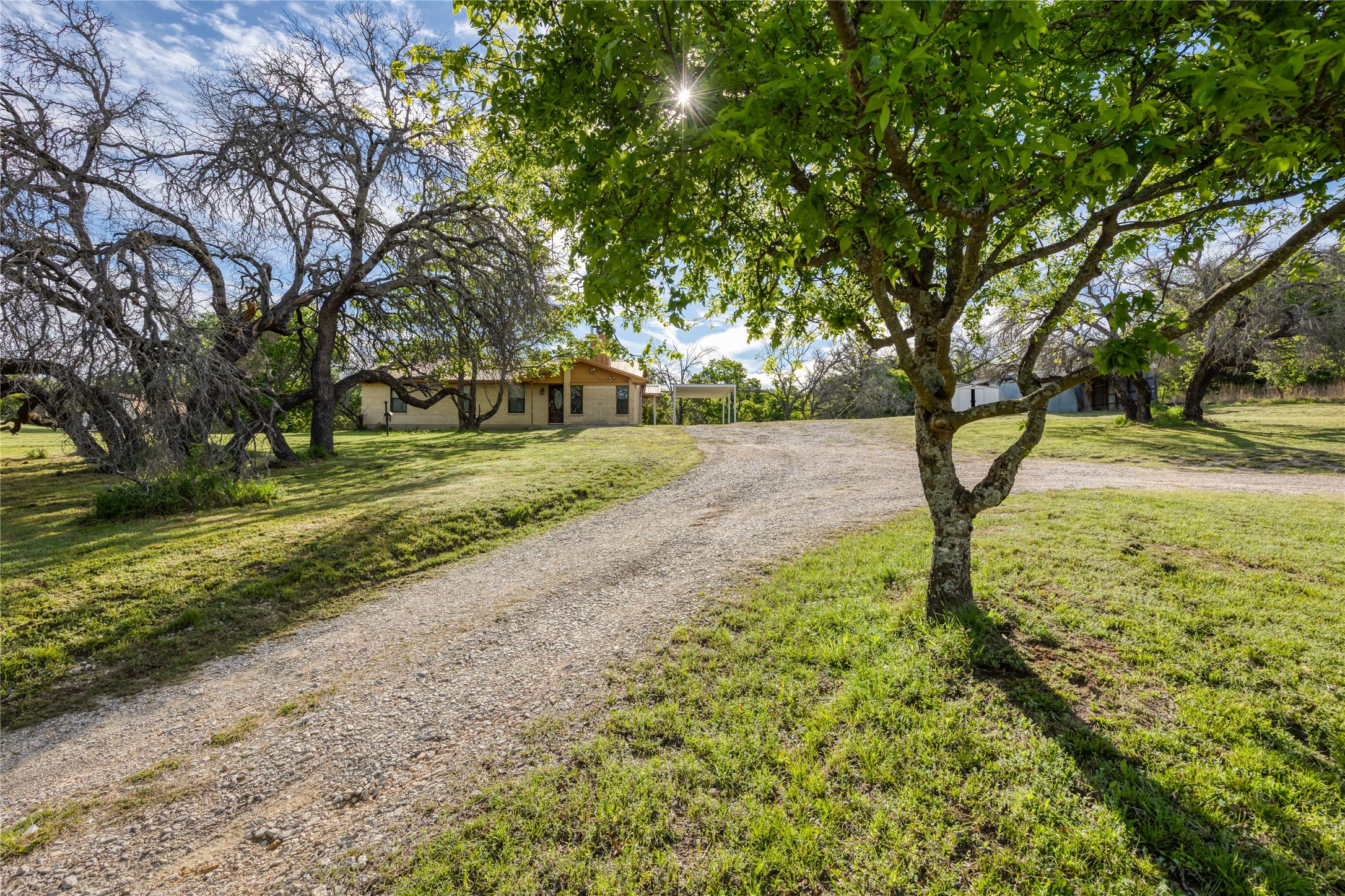 813 County Road 3680 Paradise TX 76073