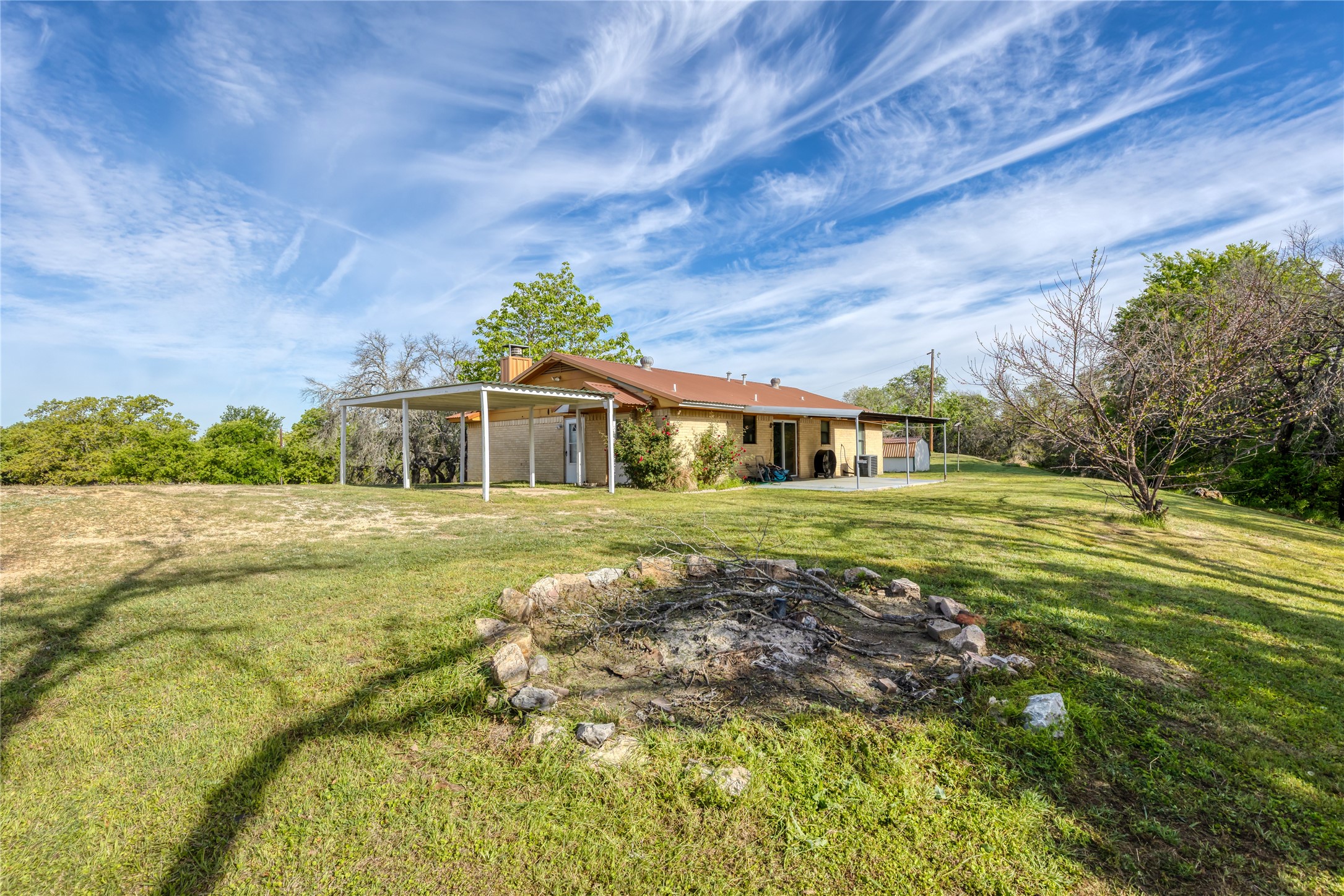 813 County Road 3680 Paradise TX 76073