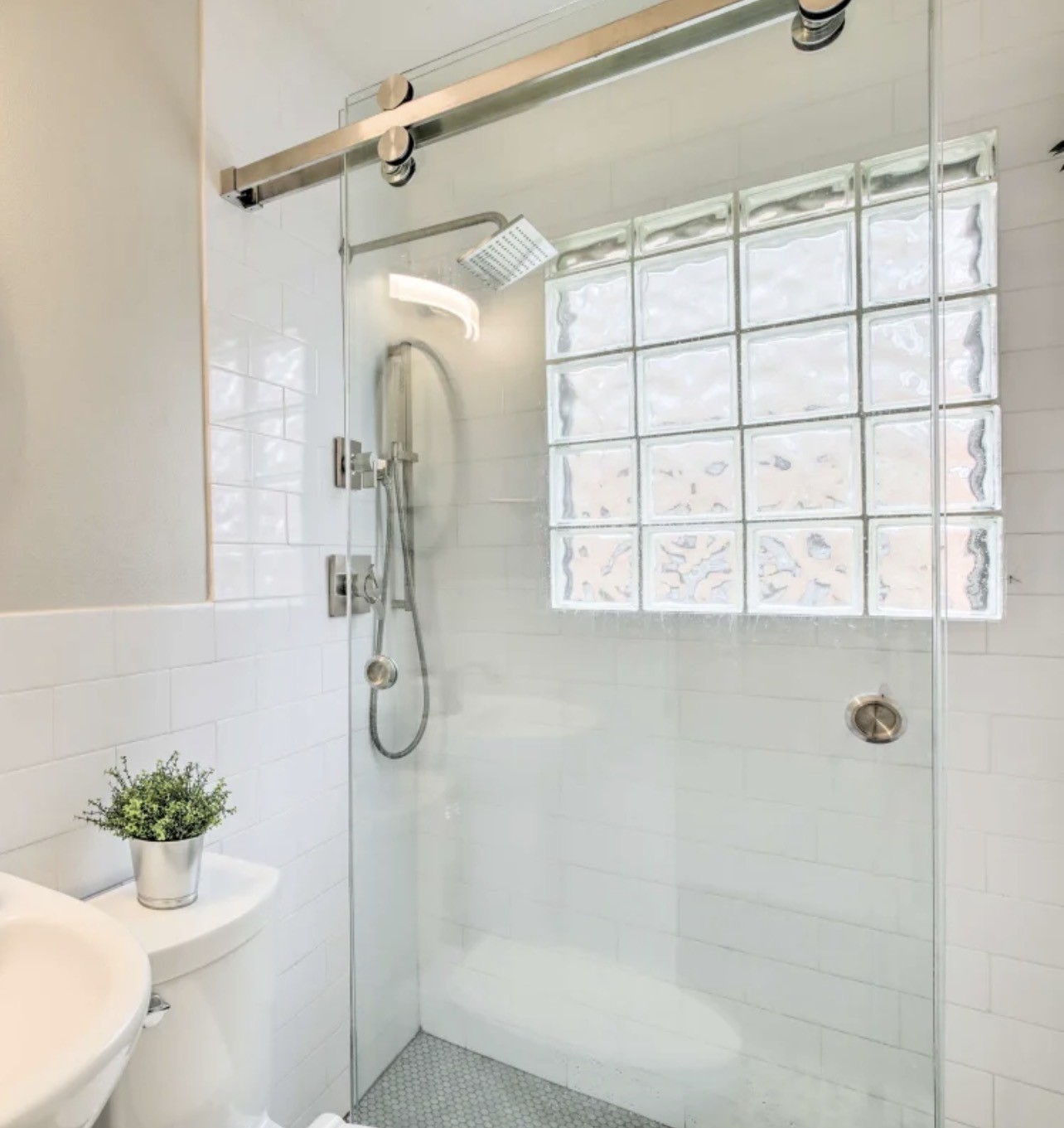 404 N Montreal Avenue Dallas TX 75208