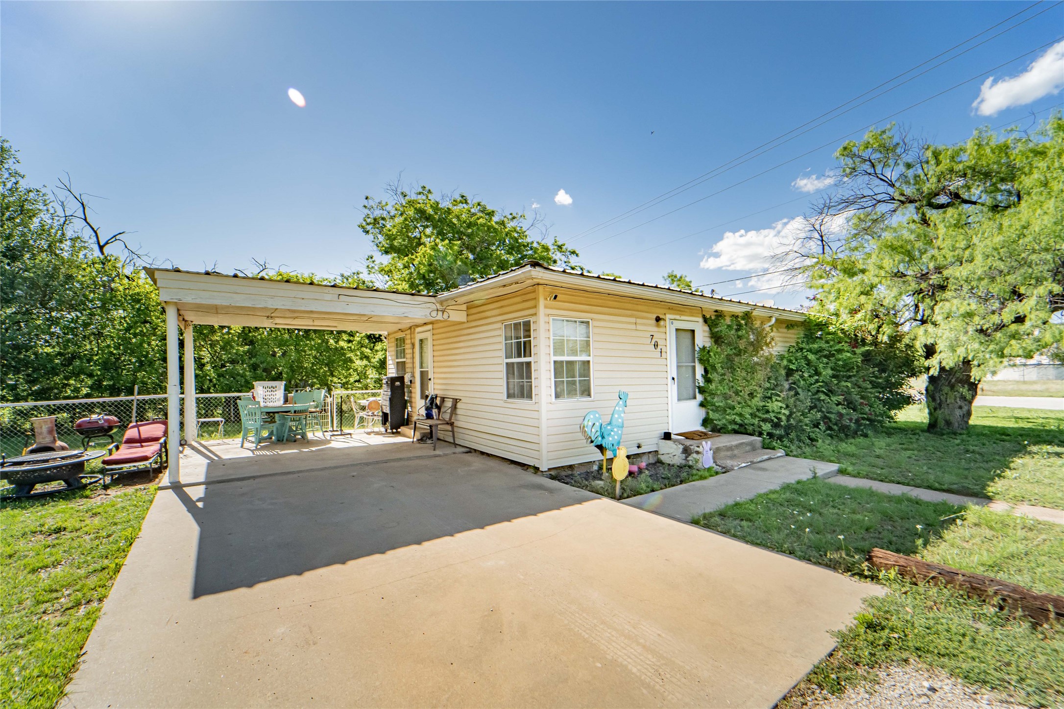 701 S Cutting Street Breckenridge TX 76424