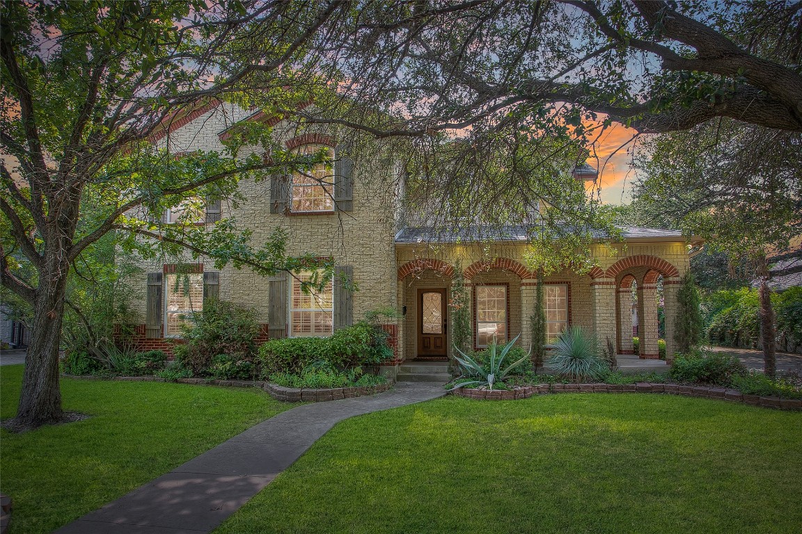 105 Lindenwood Drive Fort Worth TX 76107