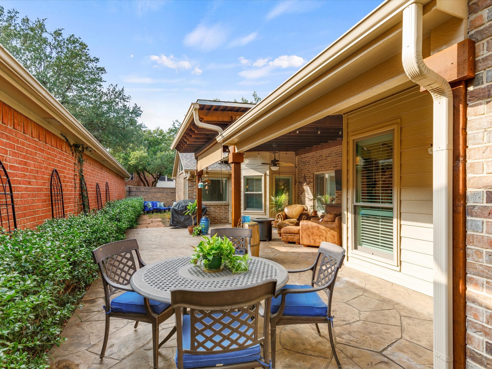 3824 Azure Lane Addison TX 75001