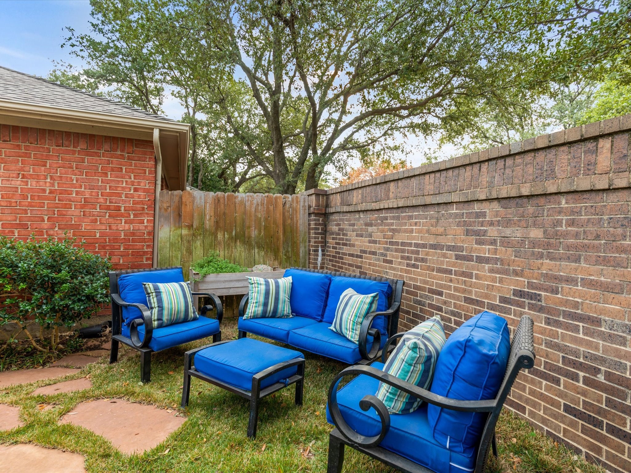 3824 Azure Lane Addison TX 75001