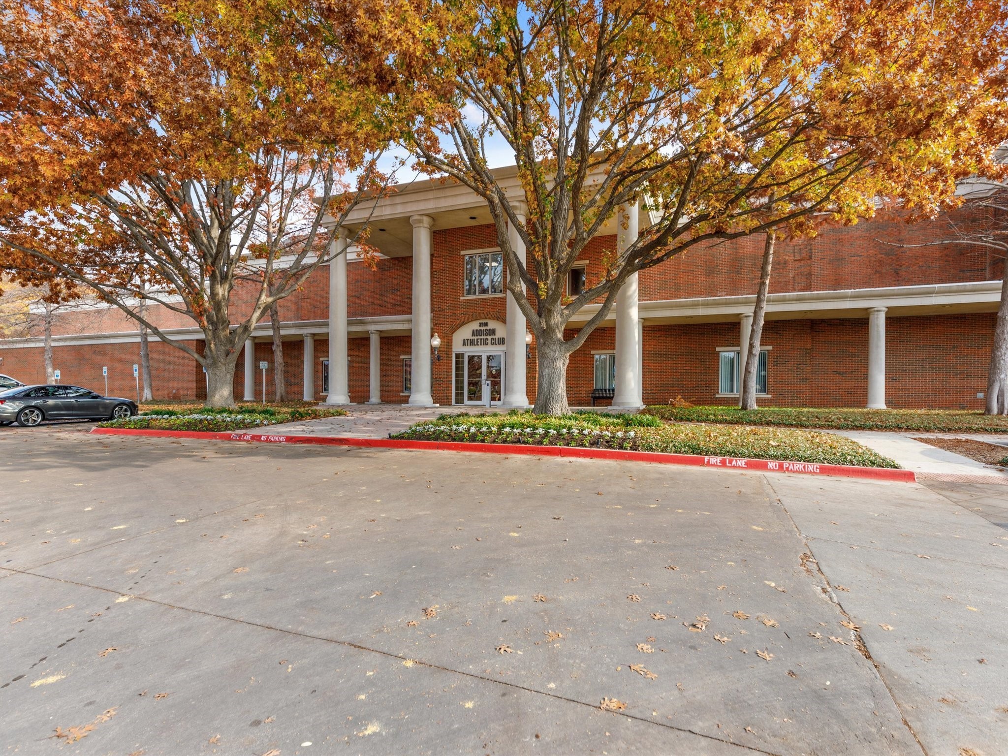 3824 Azure Lane Addison TX 75001