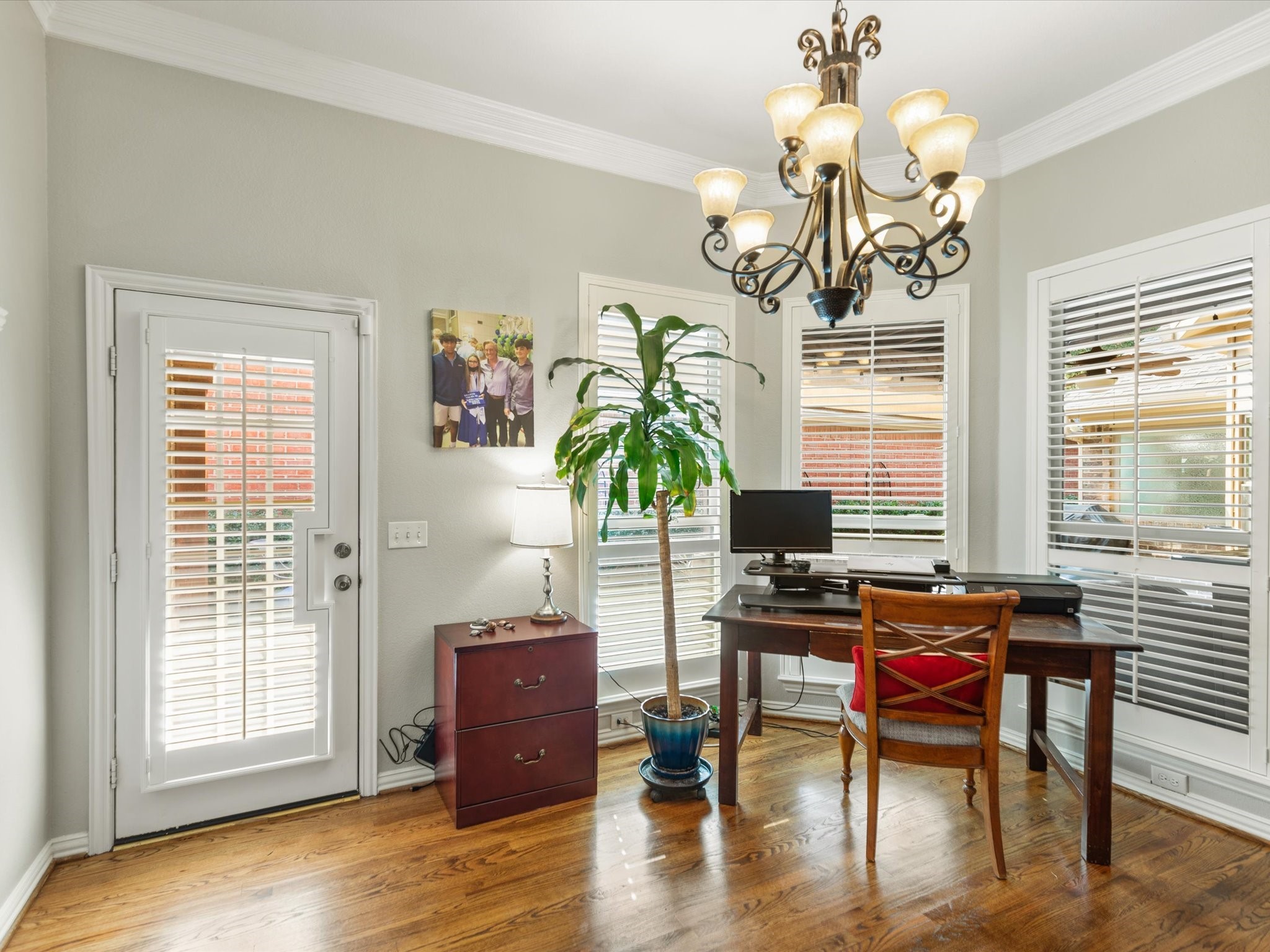 3824 Azure Lane Addison TX 75001