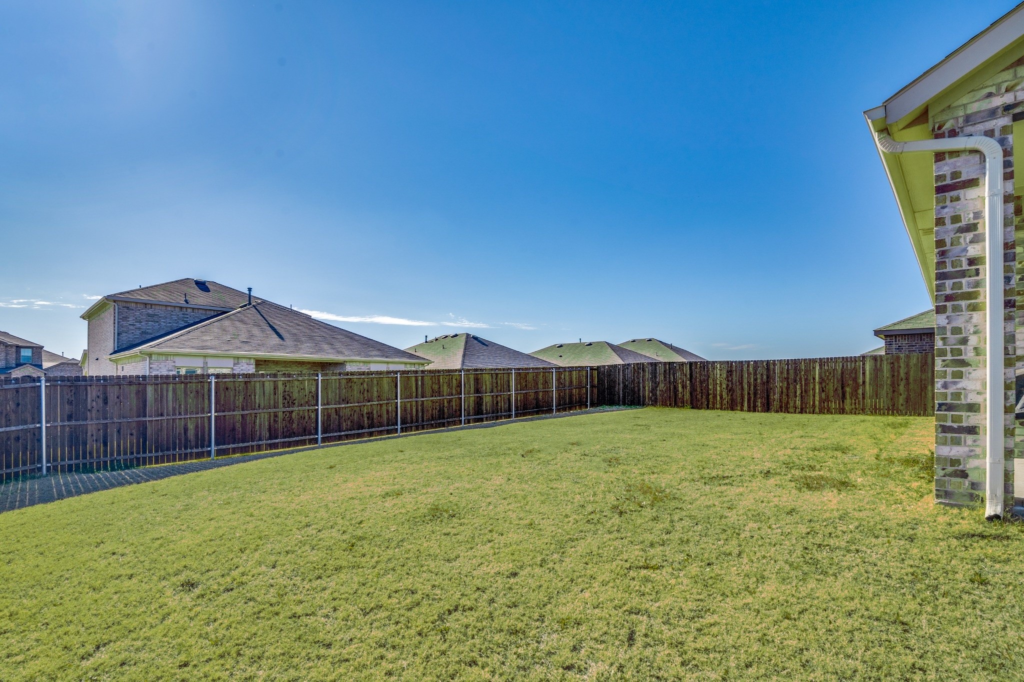 2378 Peregrine Way Crandall TX 75114