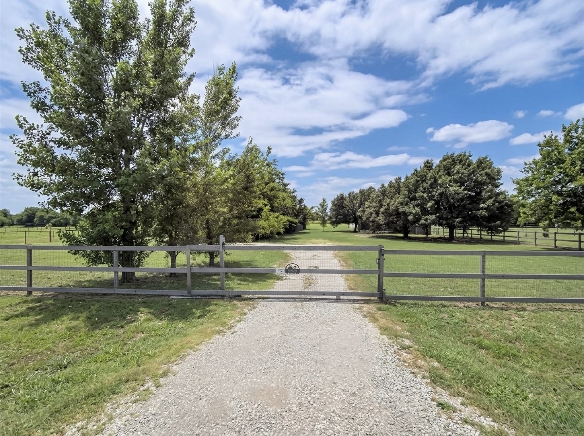 17344 Gaffield Road Justin TX 76247