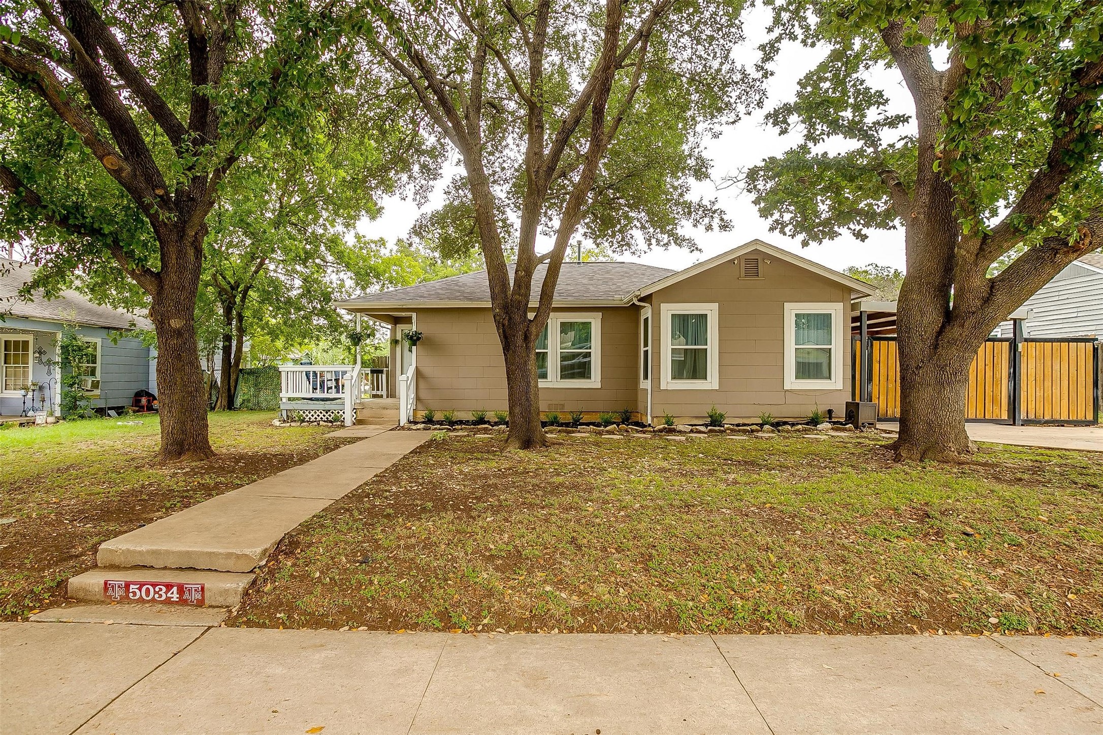 5034 Locke Avenue Fort Worth TX 76107