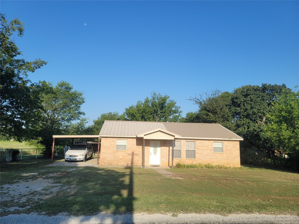 606 S Hubbard Street Alvord TX 76225
