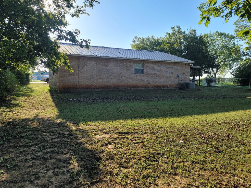 606 S Hubbard Street Alvord TX 76225