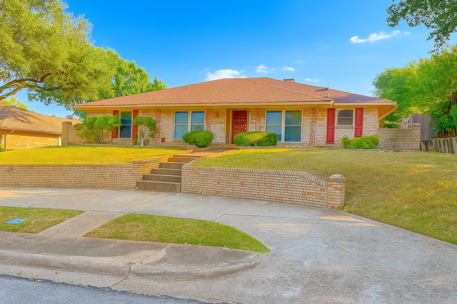 906 Heather Knoll Drive Desoto TX 75115