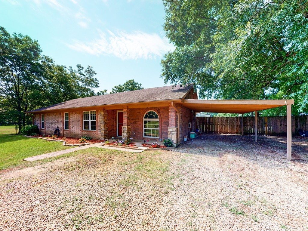 545 Hill Street Blossom TX 75416