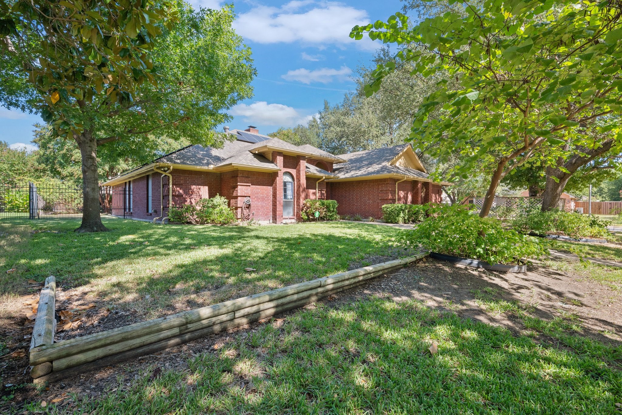 153 Sandlewood Lane Burleson TX 76028