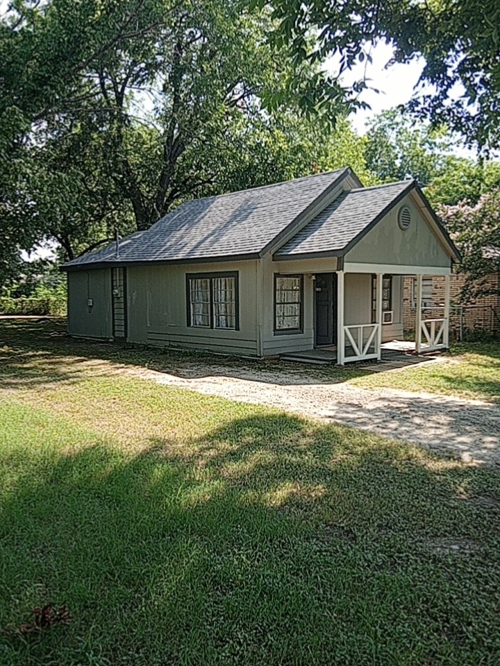 105 SW Front Street Edgewood TX 75117