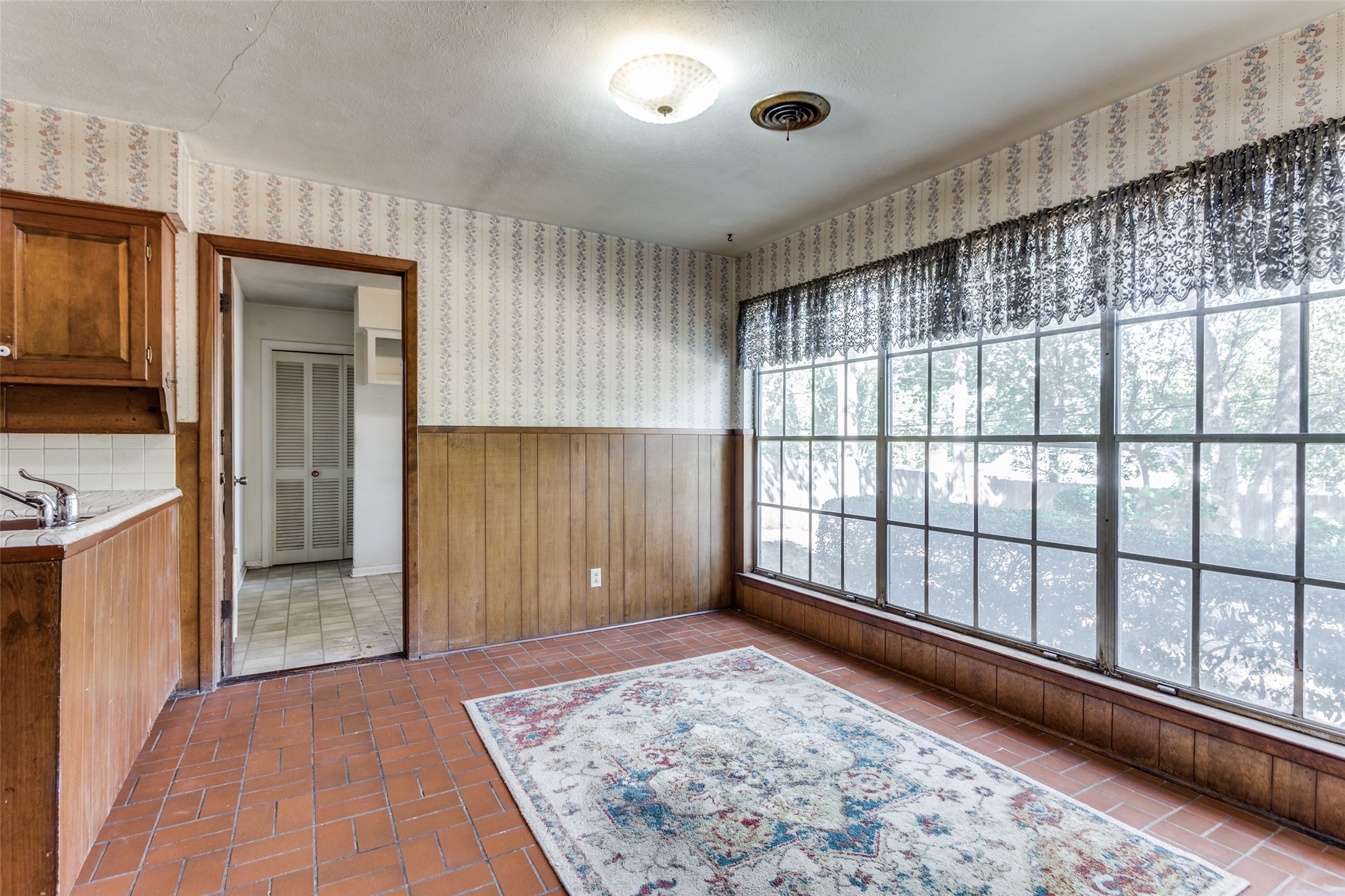 713 N Bowen Road Arlington TX 76012