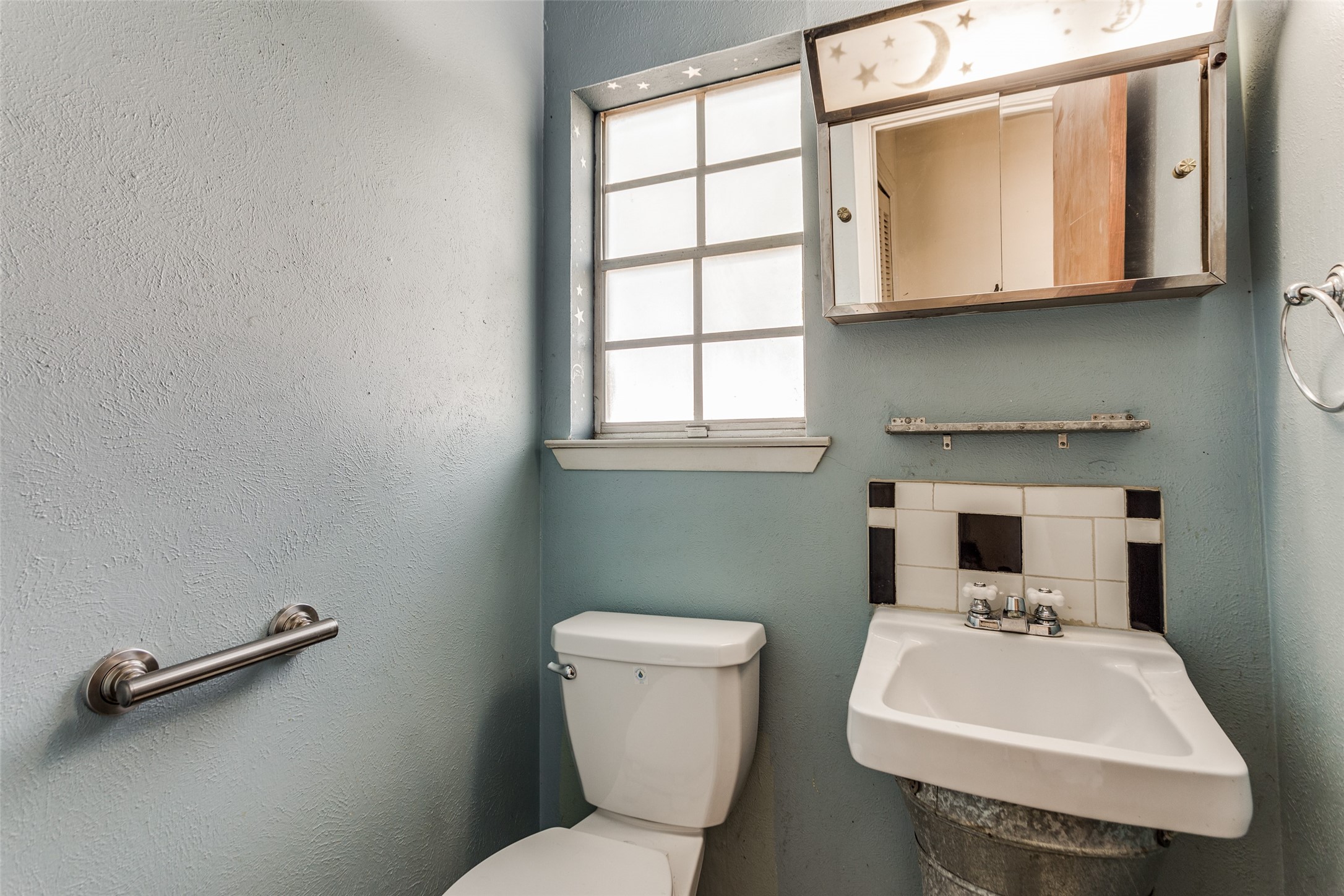 713 N Bowen Road Arlington TX 76012