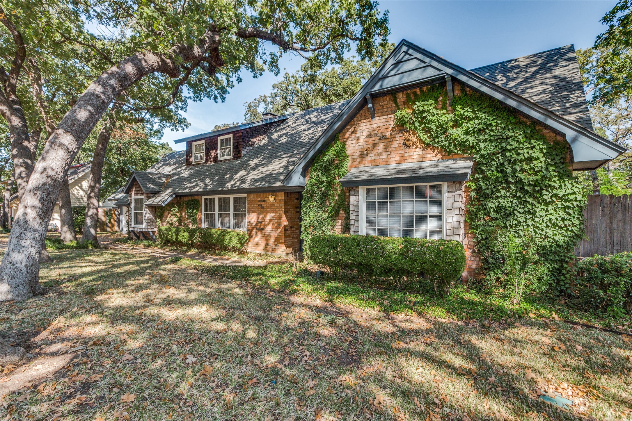 713 N Bowen Road Arlington TX 76012