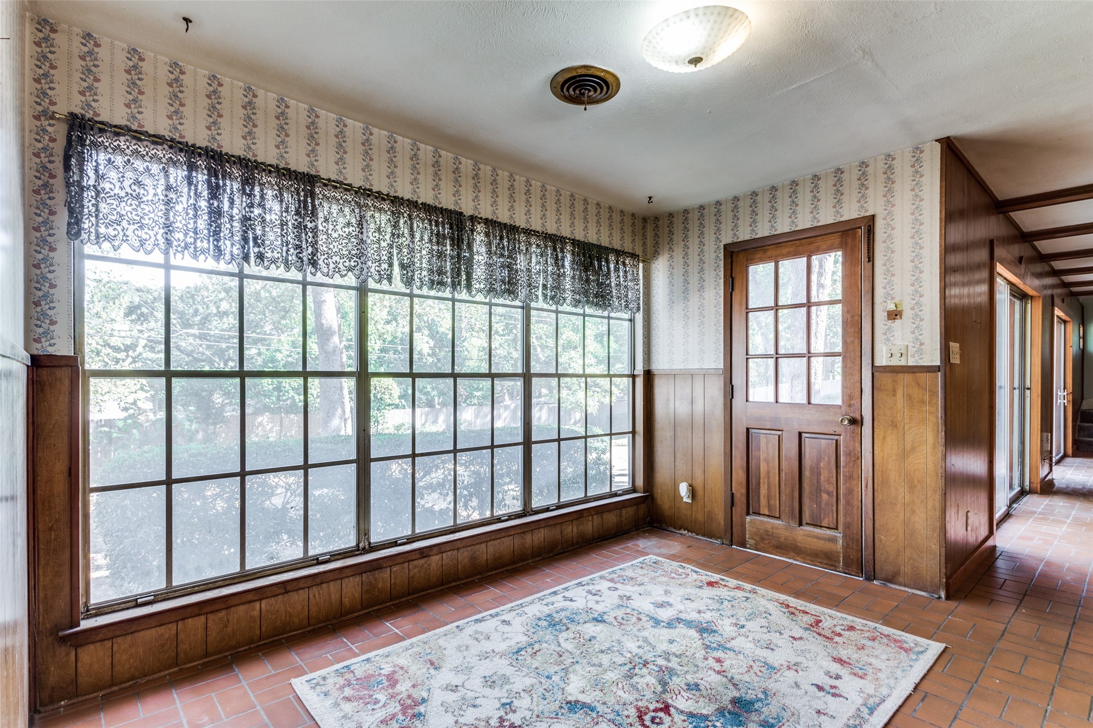 713 N Bowen Road Arlington TX 76012