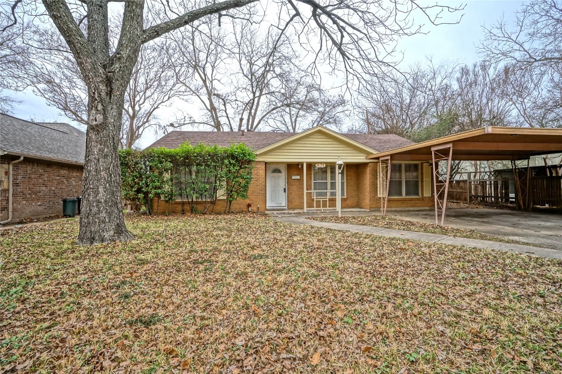 821 Thersa Drive River Oaks TX 76114