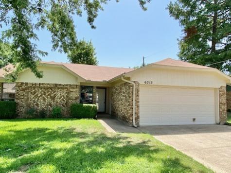 6215 Fernwood Drive Arlington TX 76001