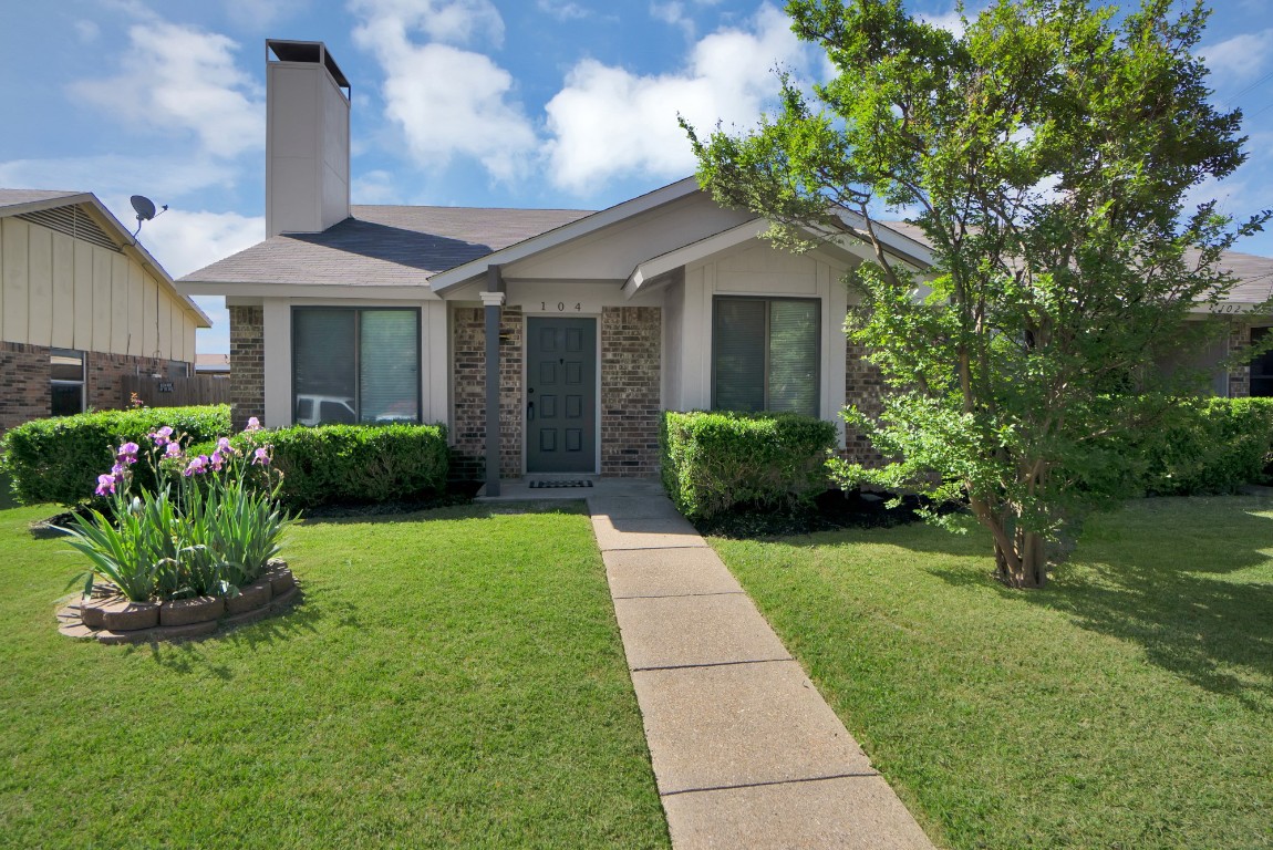 104 Kings Row Garland TX 75043