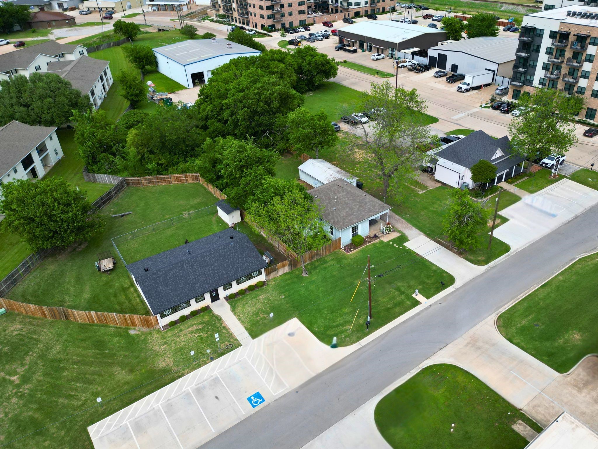 132 W King Street Burleson TX 76028
