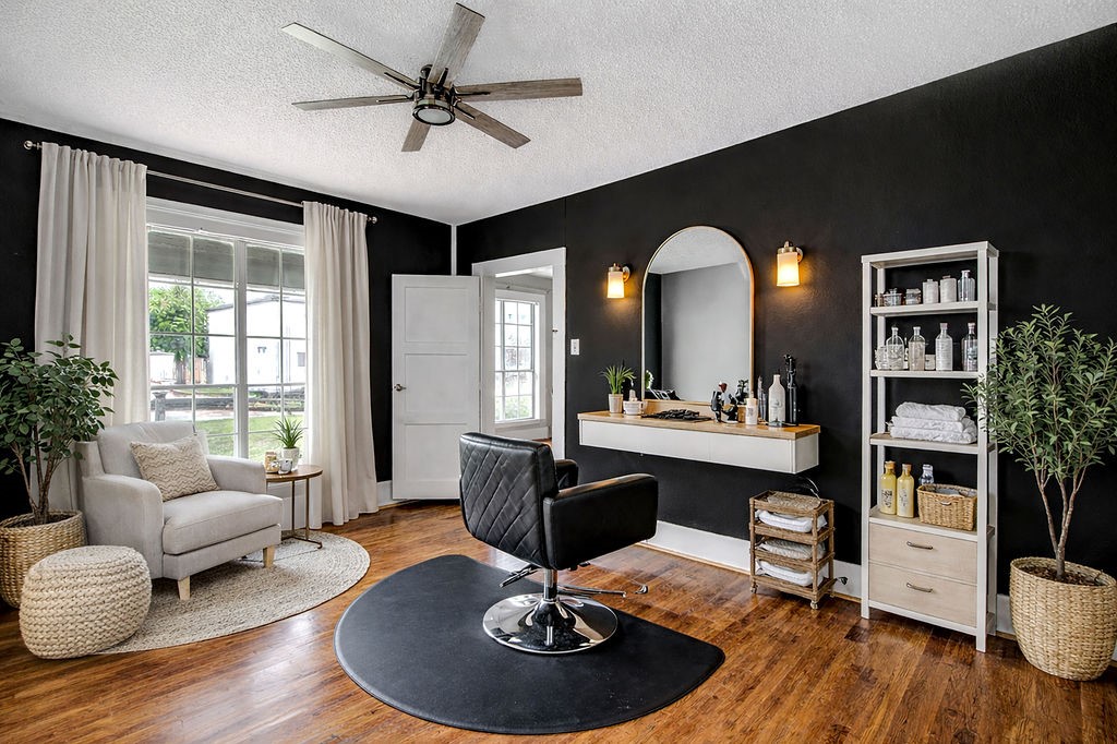 132 W King Street Burleson TX 76028