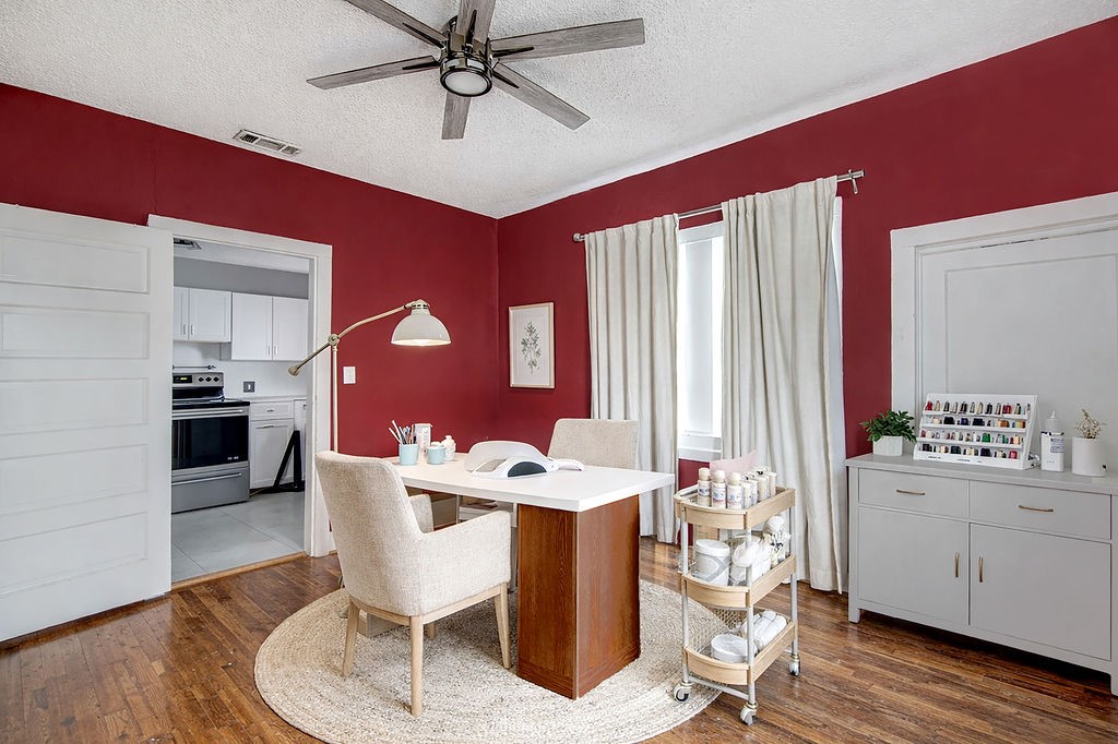 132 W King Street Burleson TX 76028