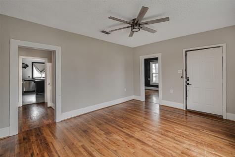 132 W King Street Burleson TX 76028