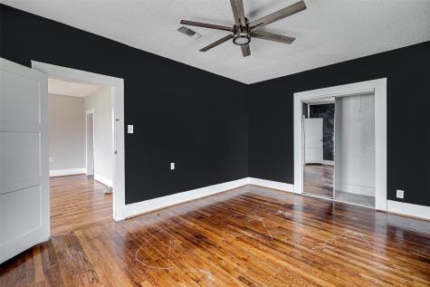 132 W King Street Burleson TX 76028
