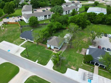 132 W King Street Burleson TX 76028