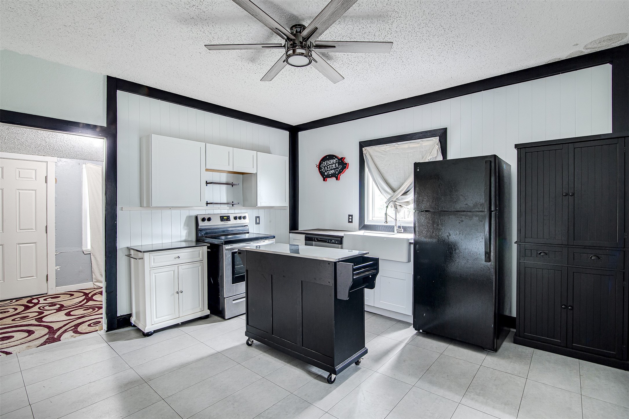 132 W King Street Burleson TX 76028