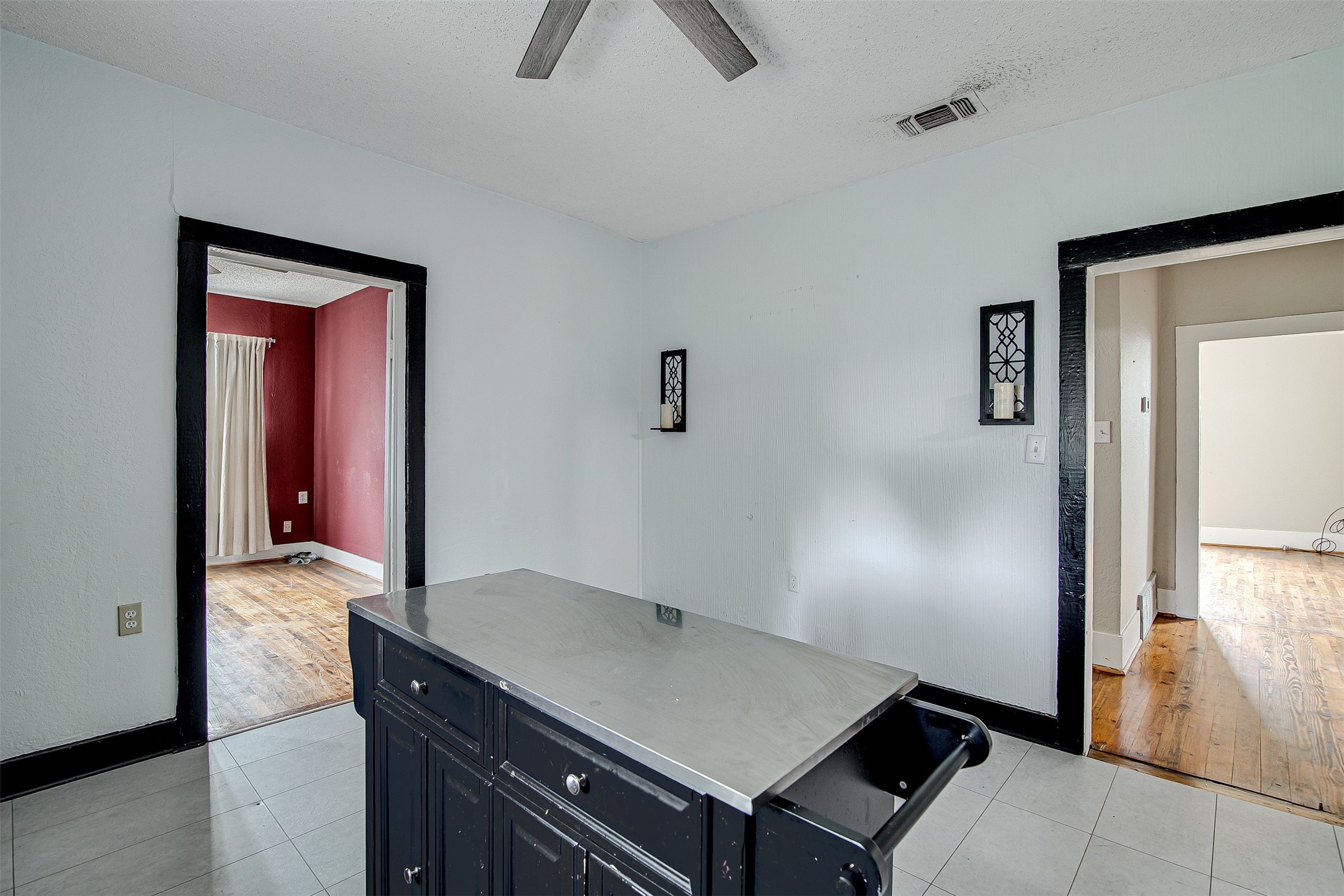 132 W King Street Burleson TX 76028