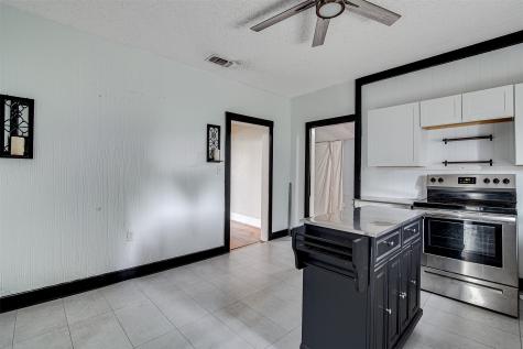 132 W King Street Burleson TX 76028