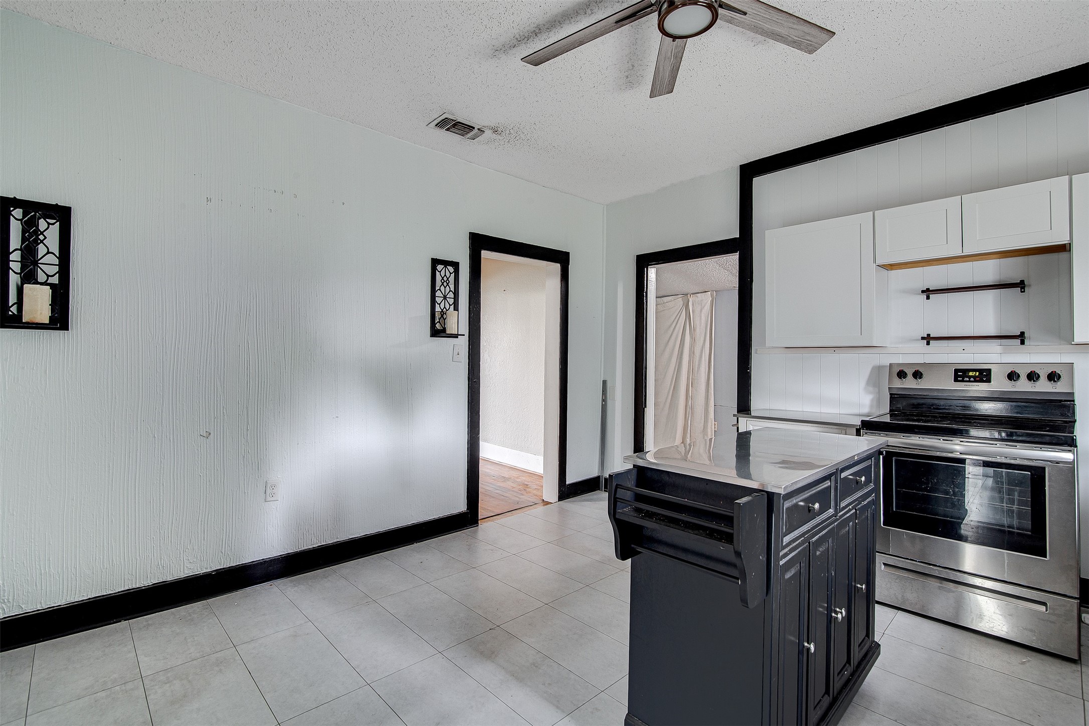 132 W King Street Burleson TX 76028