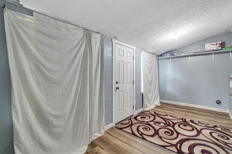 132 W King Street Burleson TX 76028
