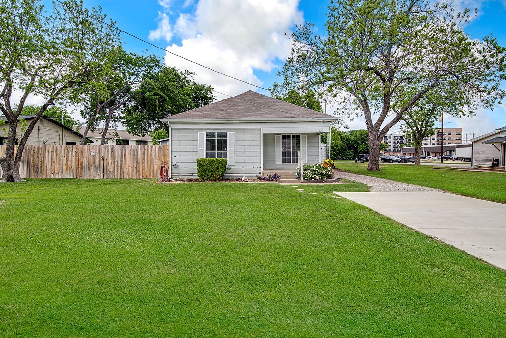 132 W King Street Burleson TX 76028