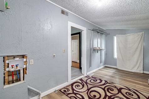 132 W King Street Burleson TX 76028