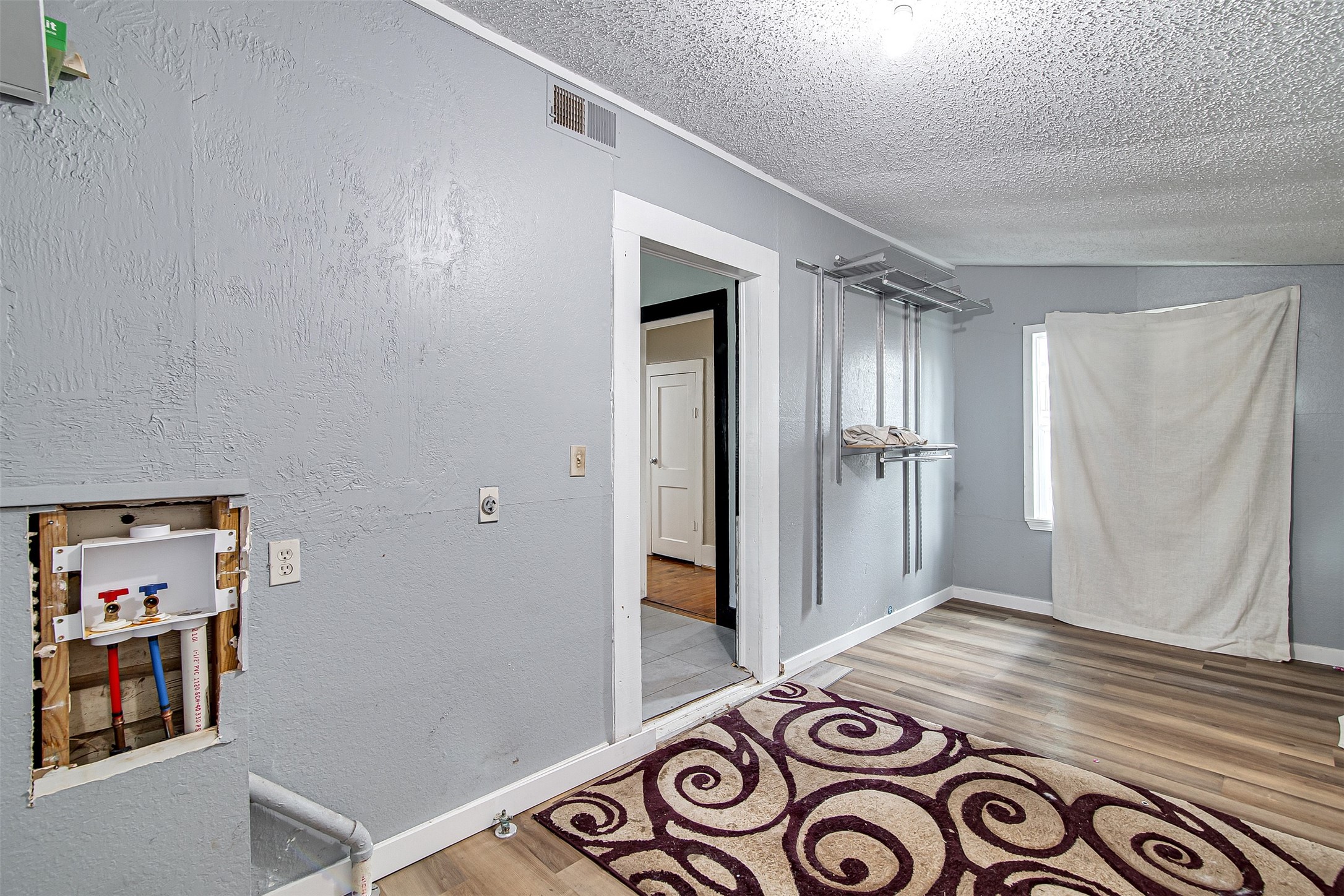 132 W King Street Burleson TX 76028