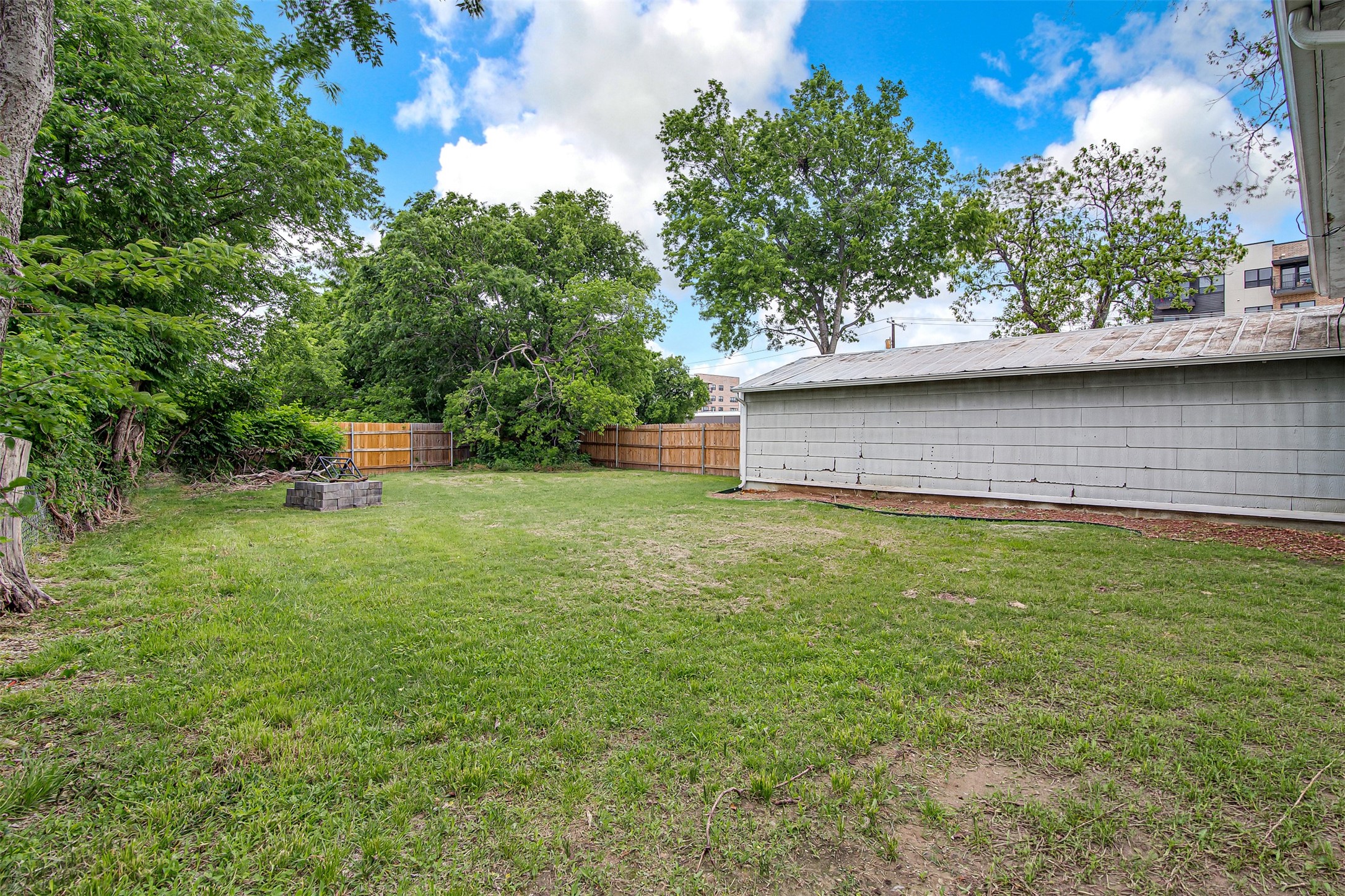 132 W King Street Burleson TX 76028