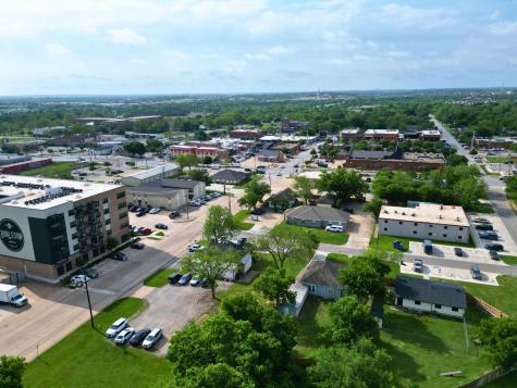 132 W King Street Burleson TX 76028