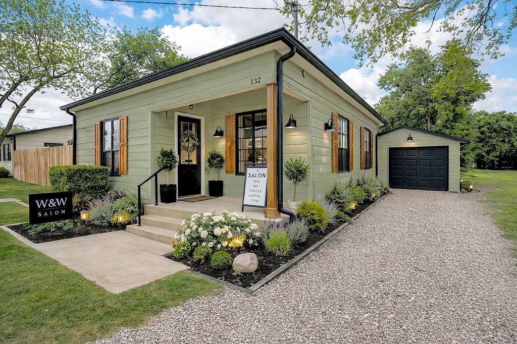 132 W King Street Burleson TX 76028