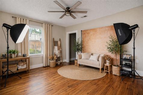 132 W King Street Burleson TX 76028