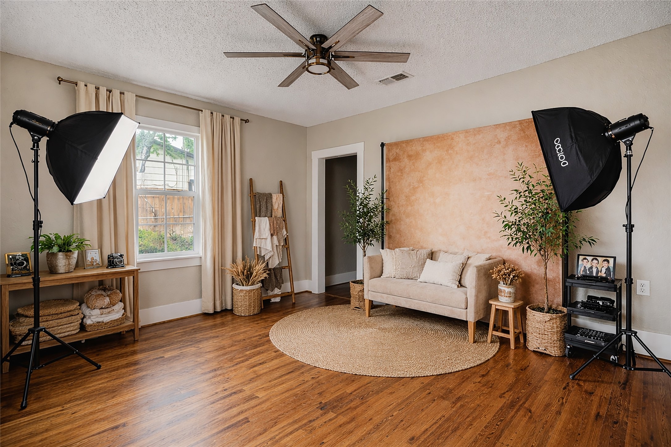 132 W King Street Burleson TX 76028