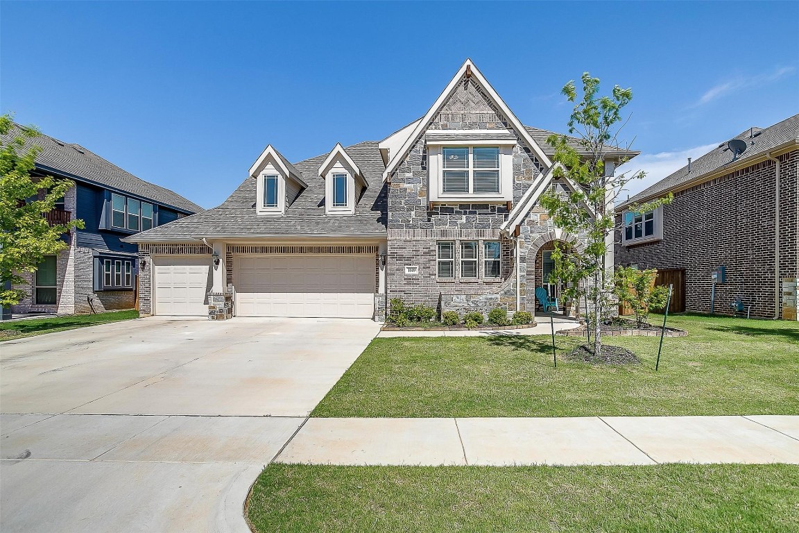 1049 Scarlet Oak Drive Burleson TX 76028