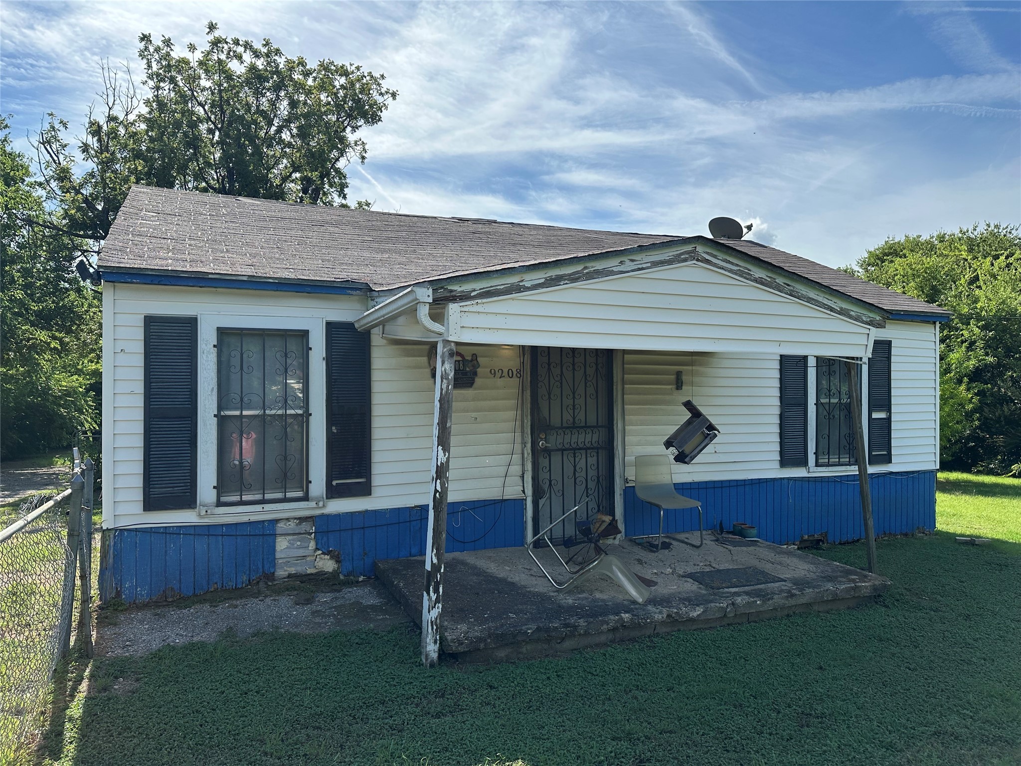 9208 Newhall Street Dallas TX 75232