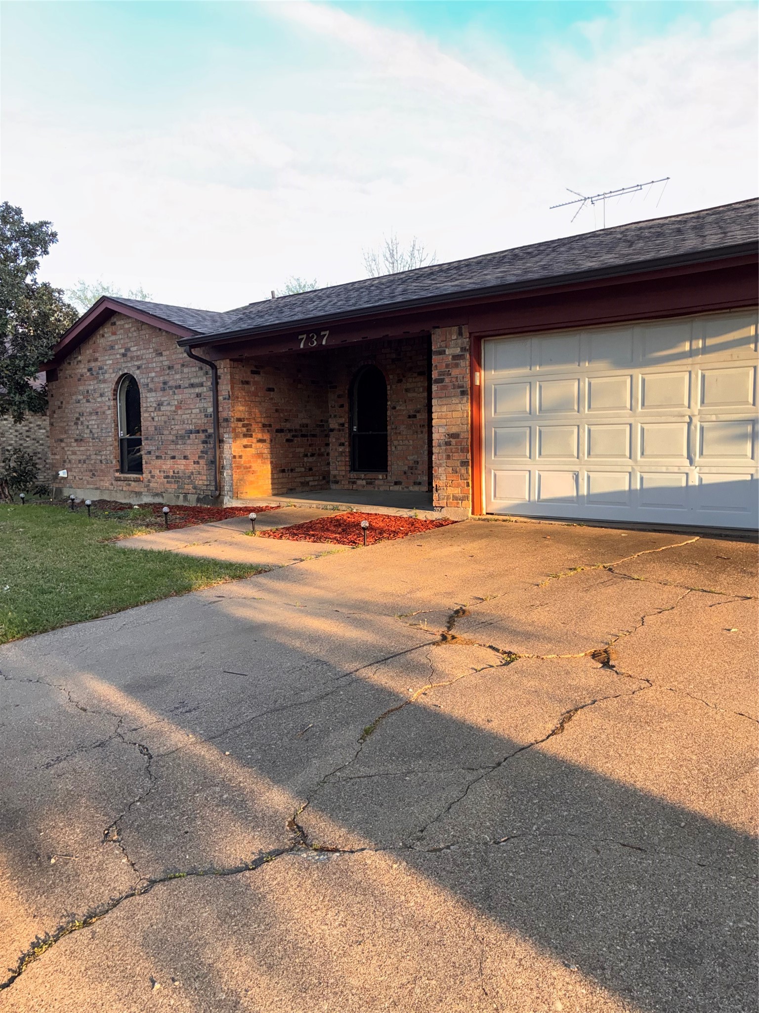 737 Ash Street Burleson TX 76028