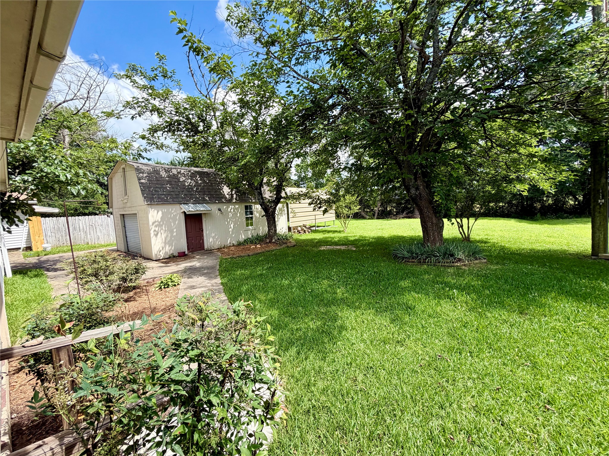 2030 Sycamore Street Paris TX 75460