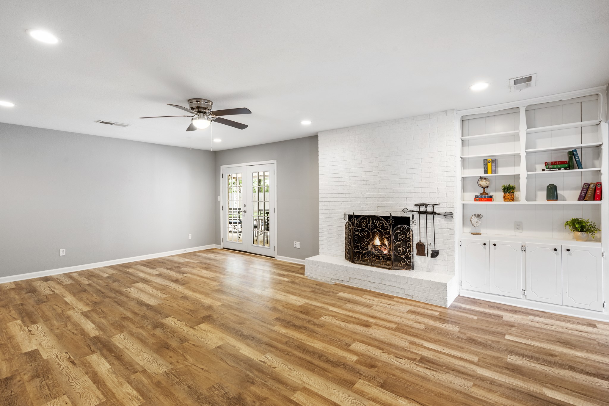 1804 W Cedar Elm Drive Arlington TX 76012
